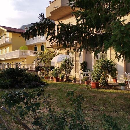 Apartments Sretna Gradac  Bagian luar foto