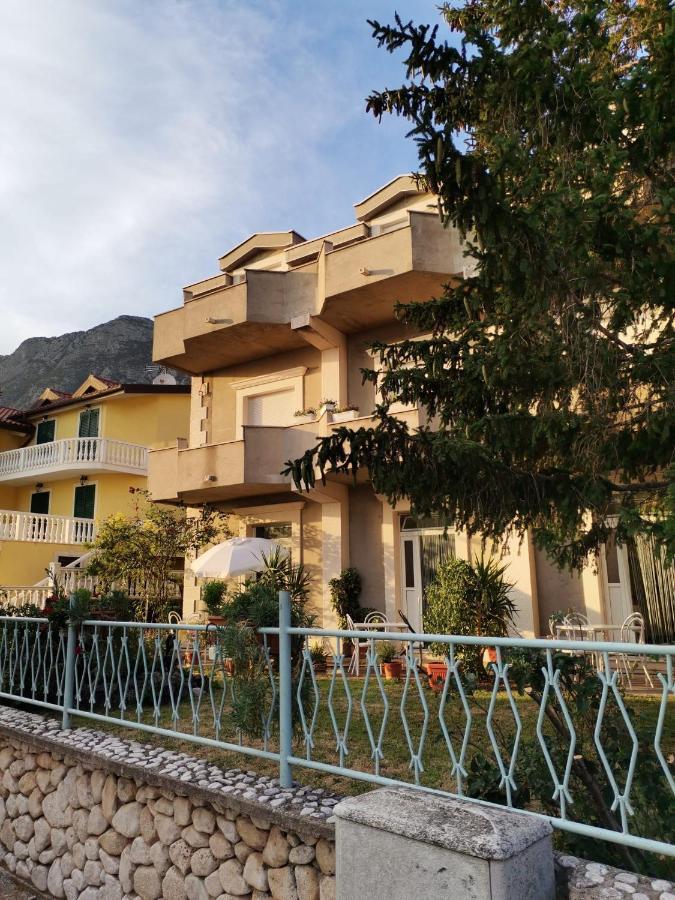 Apartments Sretna Gradac  Bagian luar foto